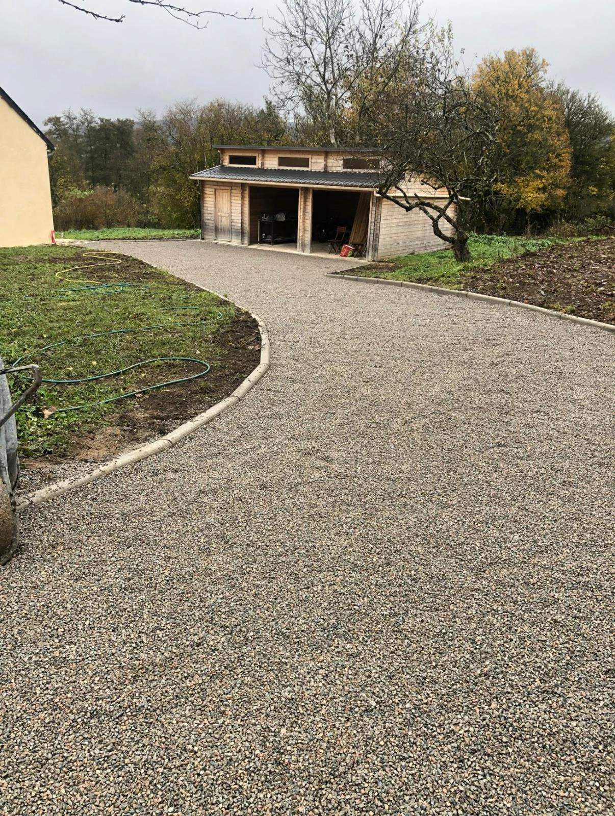 Travaux de terrassement pour préparation de terrain et aménagement extérieur